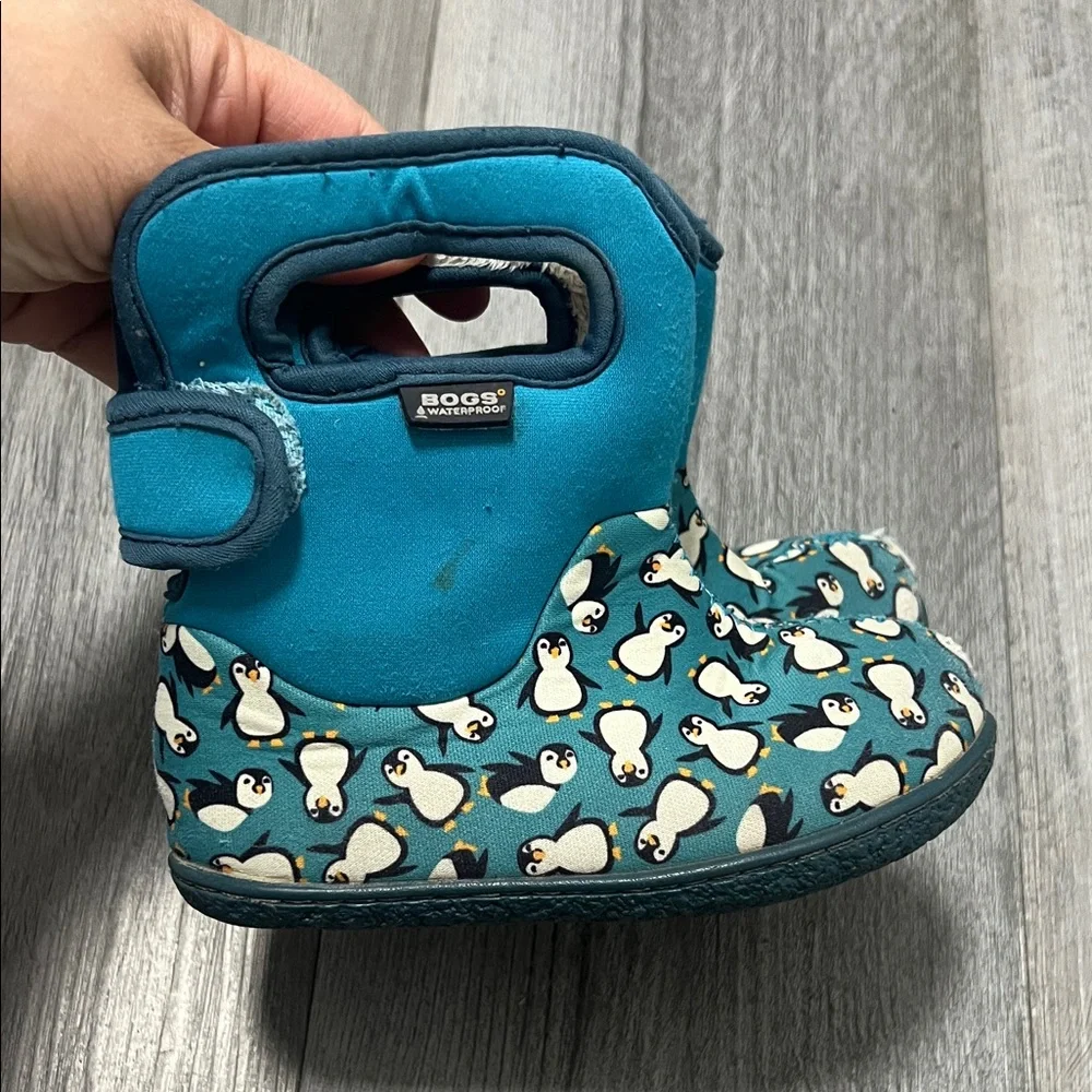 Bogs baby Teal Penguin Waterproof Rain Boot/ size 8